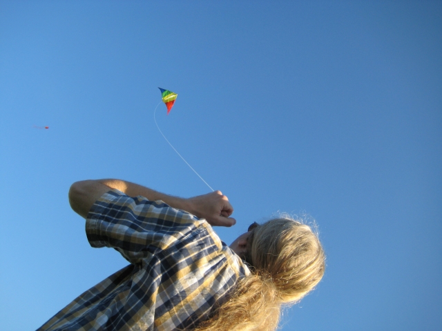 Threespeed flies a kite